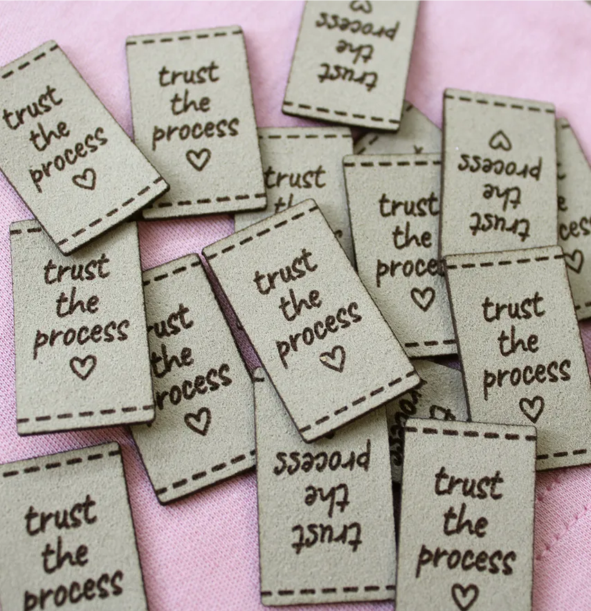 Нашивка "Trust the process" 20*35 мм оливкового кольору-2