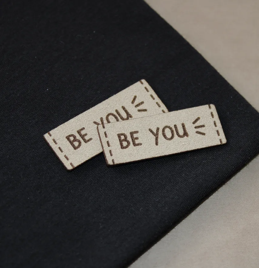 Нашивка "Be you" 40*15 мм оливкового кольору-1