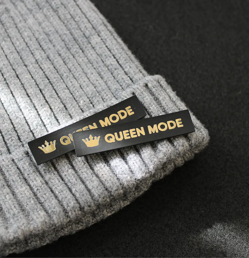 Нашивка "Queen mode" 60*12 мм чорного кольору з золотом-1