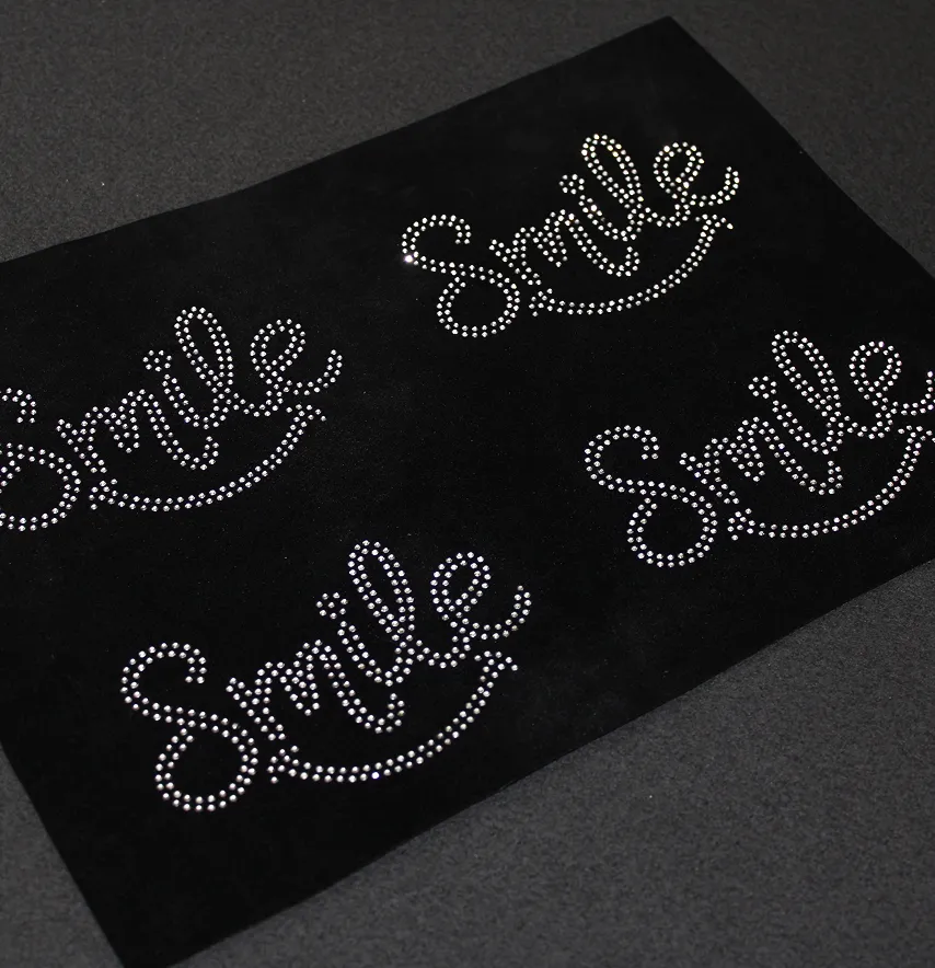 Аплікація зі страз "Smile" ss6 срібло металік 12*7,5 см (4шт на лист)-0